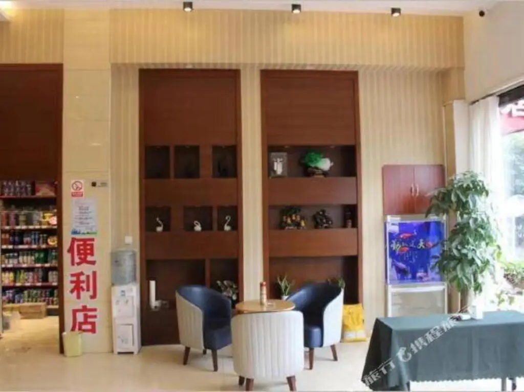 Yijia Business Hotel (Wuhan Optics Valley Plaza Yangjiawan Subway Station Branch) — фото 1