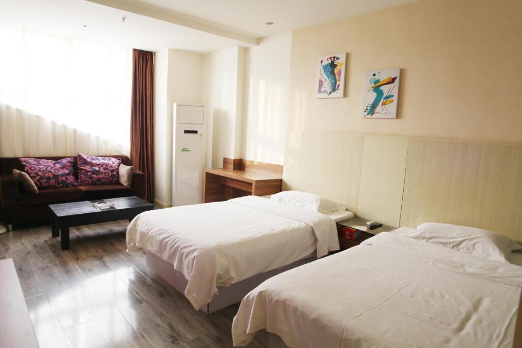 Ухань: Yijia Business Hotel (Wuhan Optics Valley Plaza Yangjiawan Subway Station Branch)