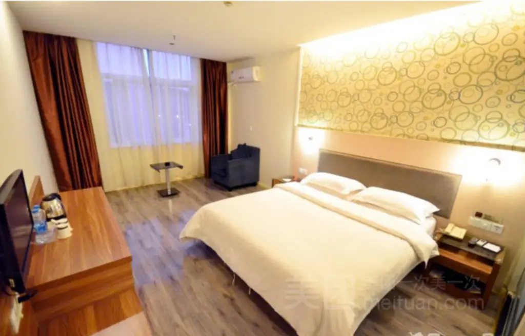 Ухань: Yijia Business Hotel (Wuhan Optics Valley Plaza Yangjiawan Subway Station Branch)