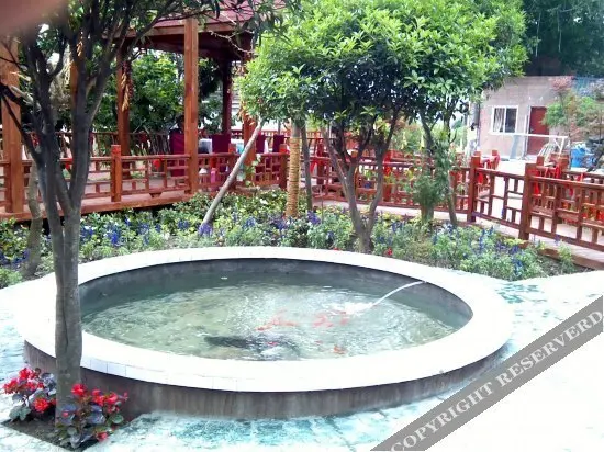 Фэньи: Xinjiayuan Holiday Hotel
