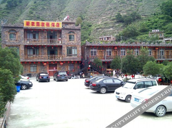 Фэньи: Xinjiayuan Holiday Hotel