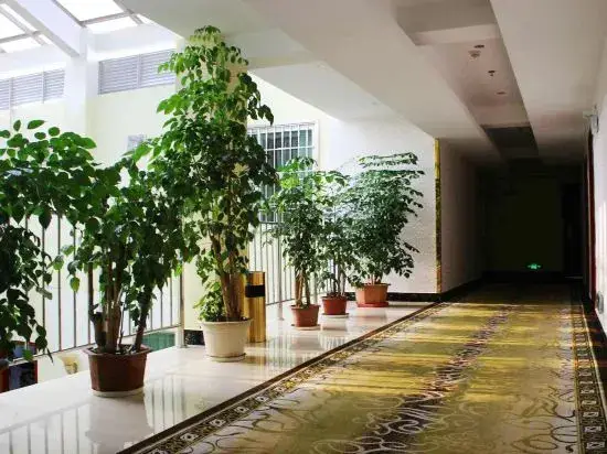 Huatianlong Business Hotel — фото 1