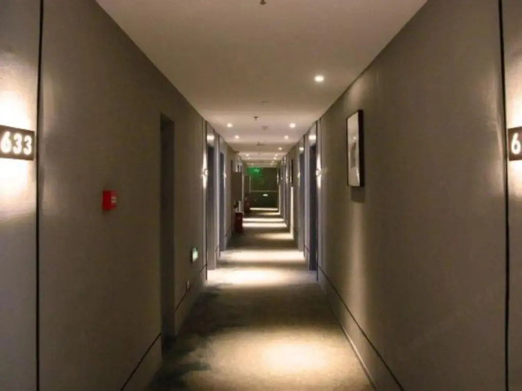 Цзиси: Homeinn Hotel (Jixi Jinlong Building Railway Station Wanda Plaza)