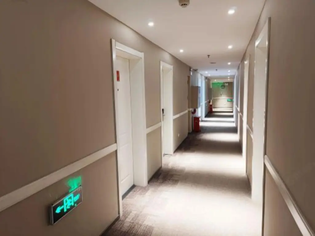 Цзиси: Homeinn Hotel (Jixi Jinlong Building Railway Station Wanda Plaza)