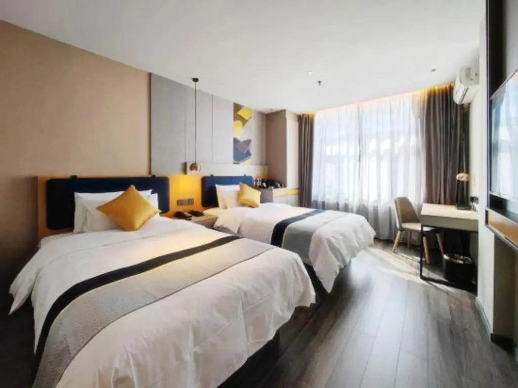 Цзиси: Homeinn Hotel (Jixi Jinlong Building Railway Station Wanda Plaza)