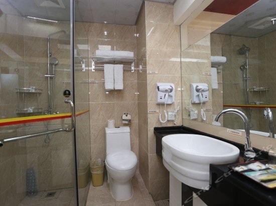 Чэнду: Chenyue Hotel (Chengdu Southwest University of Finance and Economics Subway Station)