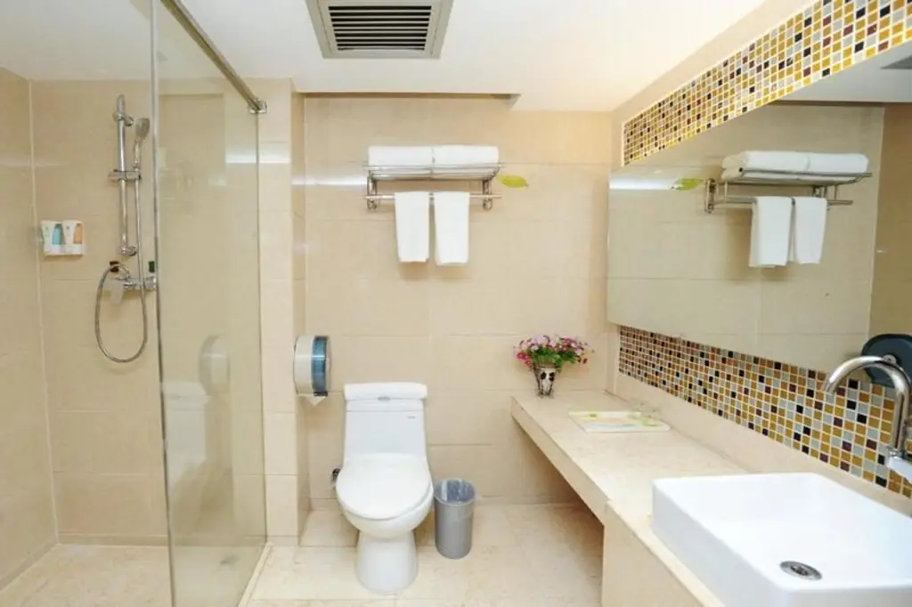 Шэньчжэнь: Vienna Hotel (Shenzhen Guanlan Changhu Metro Station) )