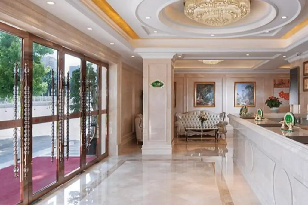 Шэньчжэнь: Vienna Hotel (Shenzhen Guanlan Changhu Metro Station) )