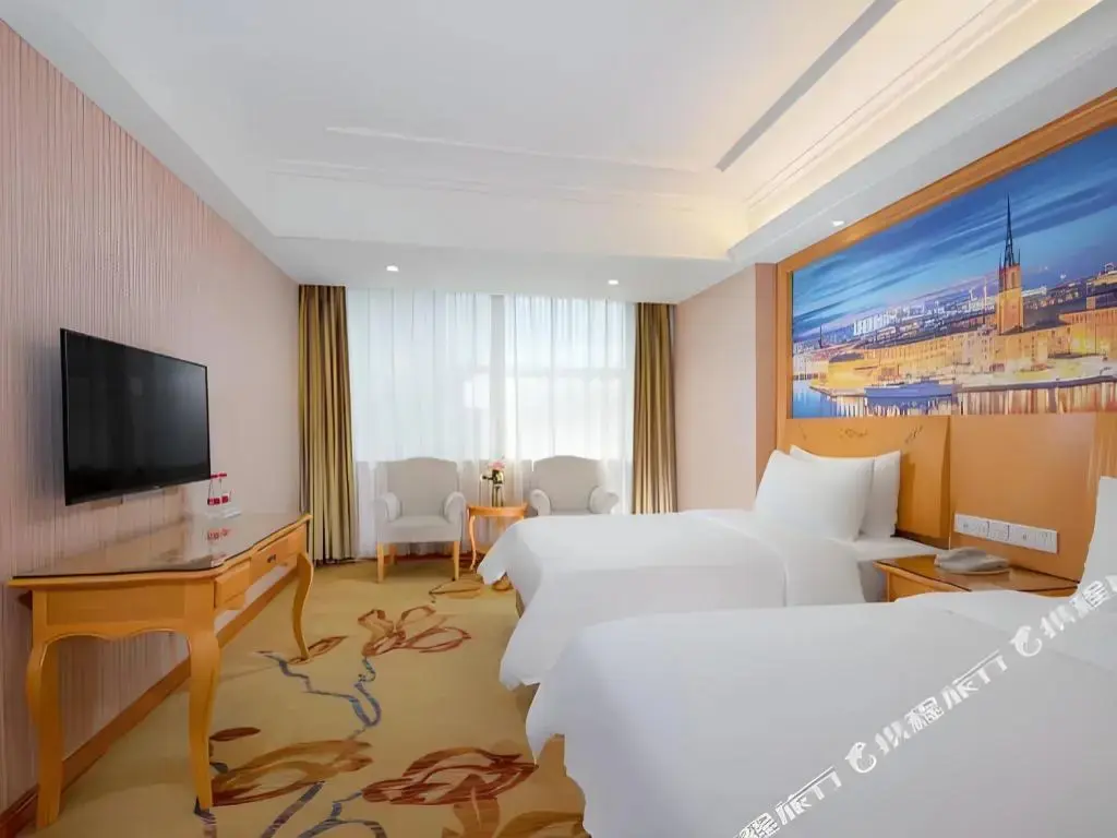 Шэньчжэнь: Vienna Hotel (Shenzhen Guanlan Changhu Metro Station) )