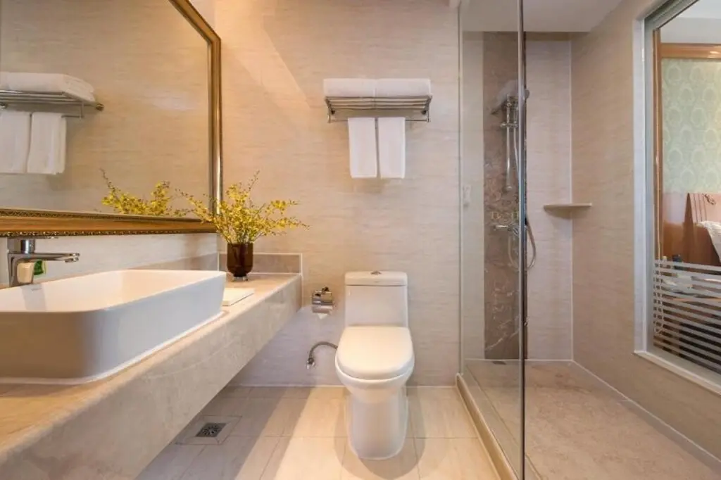 Шэньчжэнь: Vienna Hotel (Shenzhen Guanlan Changhu Metro Station) )
