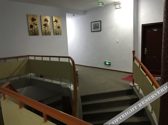 Циндао: Shijia Business Hotel