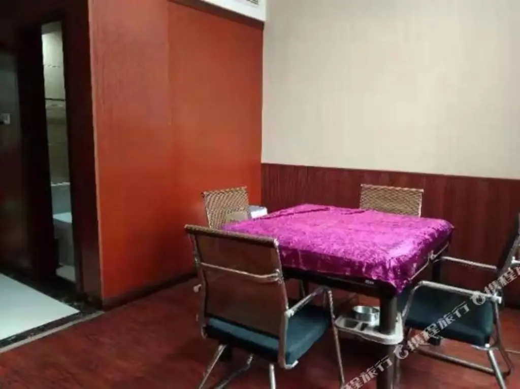 Цзуньи: Zheshang Hotel (Renhuai Government Store)