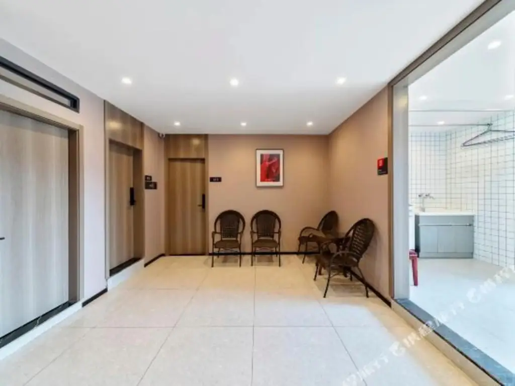 Чэнду: Liyou Business Hotel (Dayi High Speed Railway Station Panjia Street Branch)