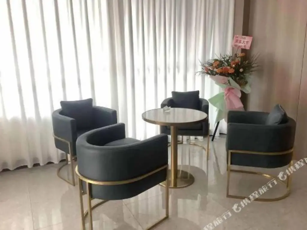 Чэнду: Liyou Business Hotel (Dayi High Speed Railway Station Panjia Street Branch)