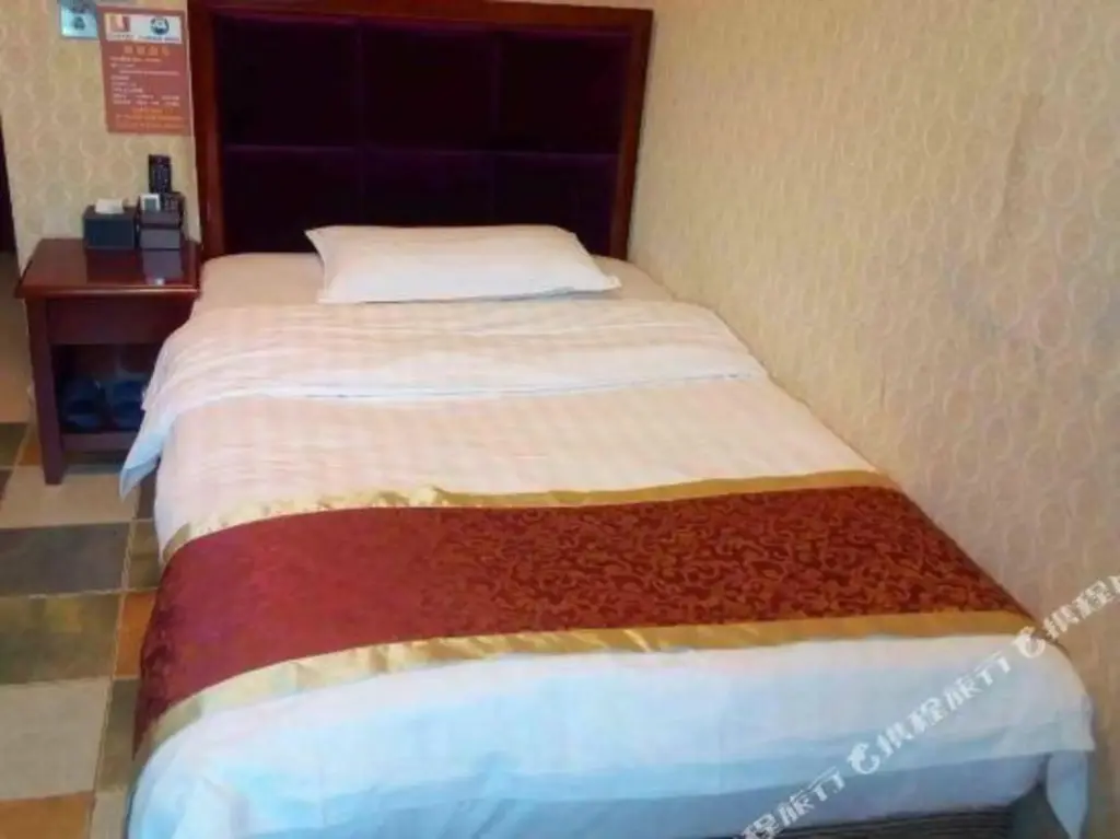 Чэнду: Liyou Business Hotel (Dayi High Speed Railway Station Panjia Street Branch)