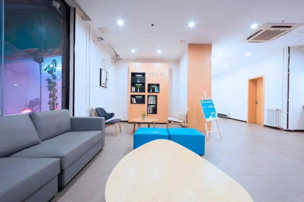 Чжэнчжоу: HanTing Hotel (Zhengzhou Qinling Road Jinyi City)
