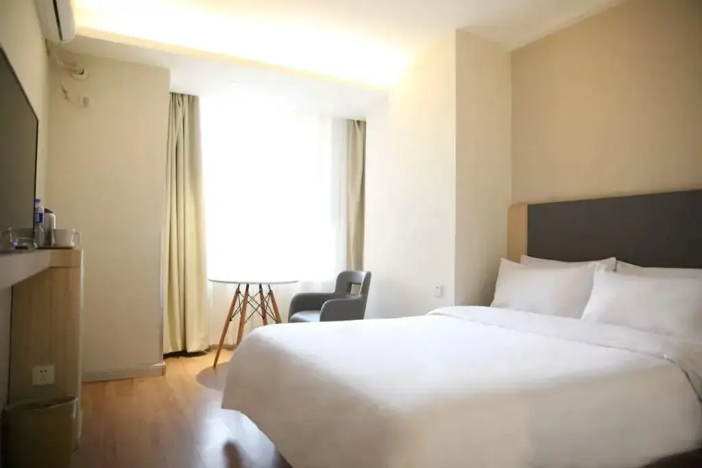 Чанчунь: Hanting Hotel Faw Changchun West Railway Station
