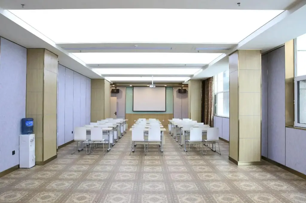 Чанчунь: Hanting Hotel Faw Changchun West Railway Station