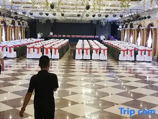 Даньдун: Dongtai Dashijie Hotel