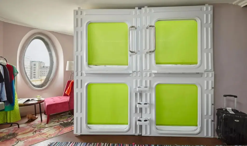 Москва: Molotoff Capsule Hotel