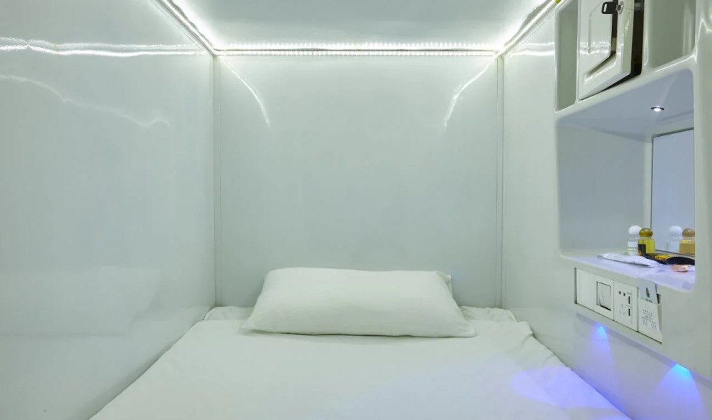 Москва: Molotoff Capsule Hotel