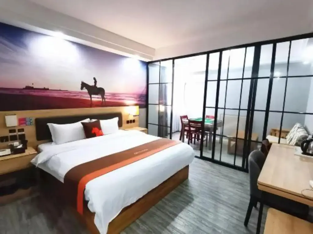 Цзясинь: Junyi Chain Hotel (Haiyan Qiyuan Chengbei East Road)