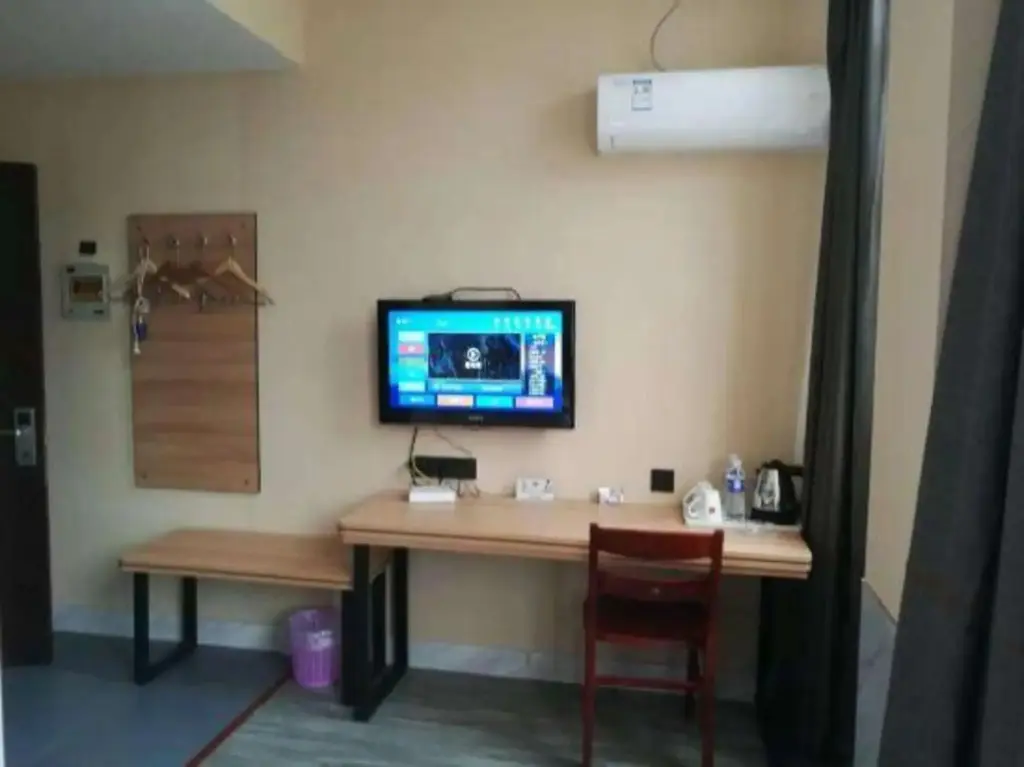 Цзясинь: Junyi Chain Hotel (Haiyan Qiyuan Chengbei East Road)
