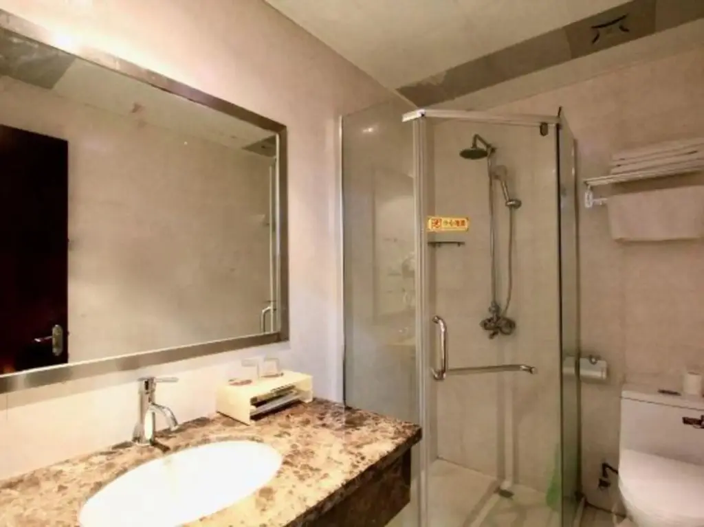 Цзясинь: Junyi Chain Hotel (Haiyan Qiyuan Chengbei East Road)