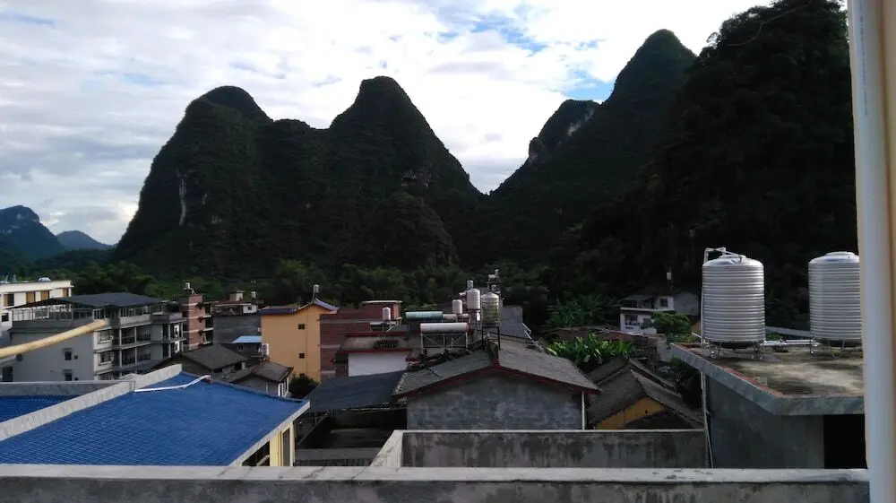 Яншо: Yangshuo Jinyue Inn