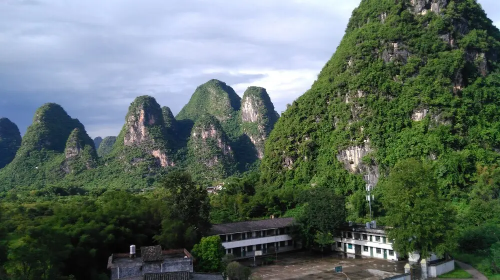 Яншо: Yangshuo Jinyue Inn