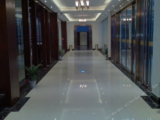 Huazhu Business Hotel — фото 1