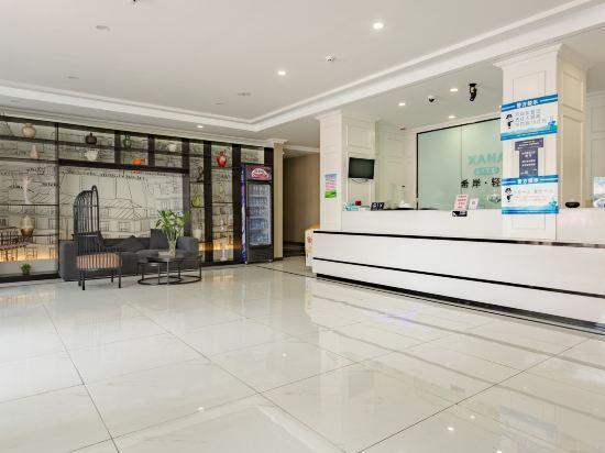 Цзинань: Xana Lite Jinan Quancheng Plaza Spouting Spring