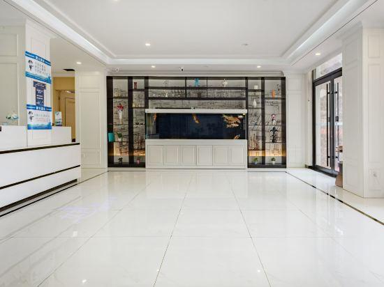 Цзинань: Xana Lite Jinan Quancheng Plaza Spouting Spring