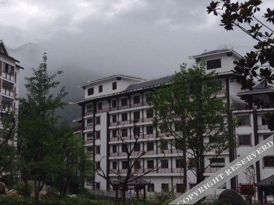 Мую: Xinyue Hotel