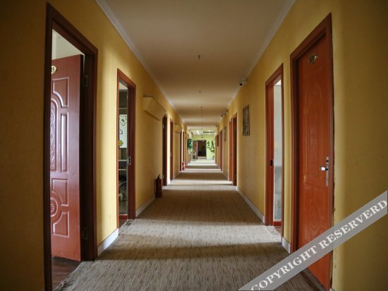 Циндао: Yare Fengqing Business Hotel