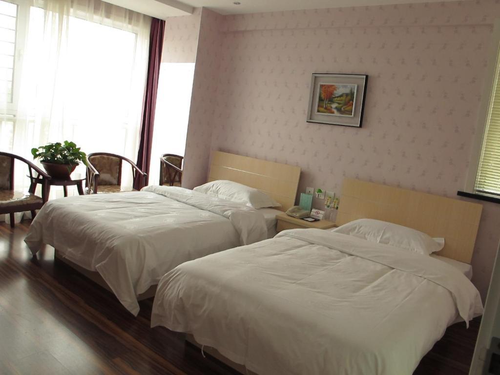 Циньхуандао: Light Living Yuexiang Hotel (Qinhuangdao Heping Street Branch)