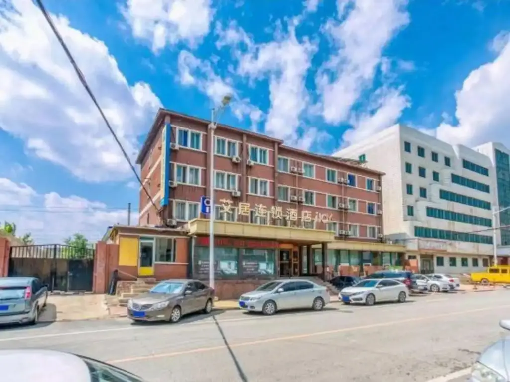 Aiju Hotel (Dashiqiao Railway Station South) — фото 1