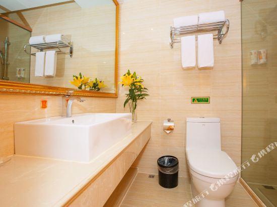 Маоминг: Vienna 3 Best Hotel (Maoming Yanjiang Building)