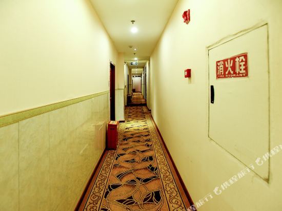 Чунцин: Rujia Huayi Hotel (Chongqing Wulong Railway Station Bus Terminal Branch)