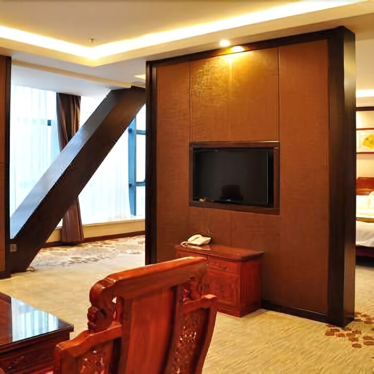 Цзыбо: Qi Yue International Hotel