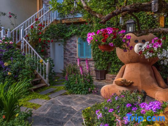 GUANXIN · Half a Mile | Monet Garden Inn Monet Garden — фото 1