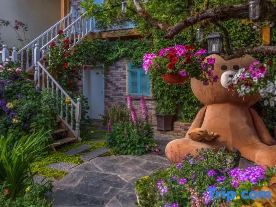 Лицзян: GUANXIN · Half a Mile | Monet Garden Inn Monet Garden
