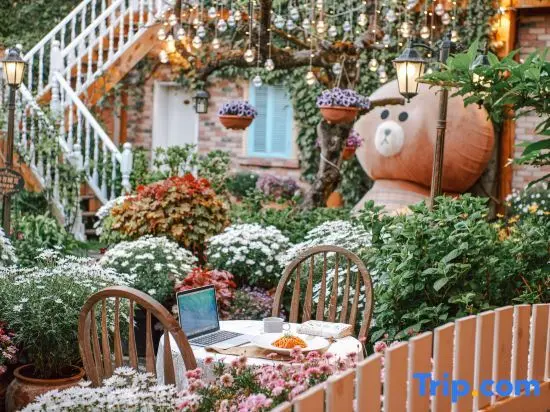 Лицзян: GUANXIN · Half a Mile | Monet Garden Inn Monet Garden