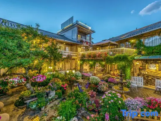 Лицзян: GUANXIN · Half a Mile | Monet Garden Inn Monet Garden