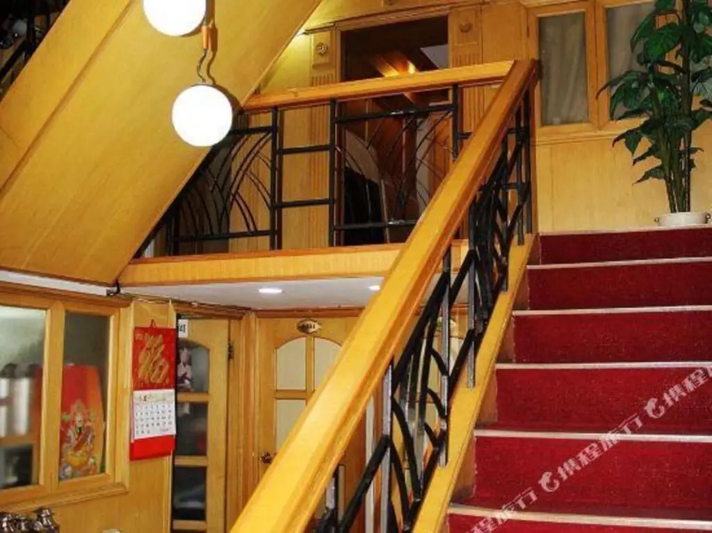 Циндао: Yirenju Hotel