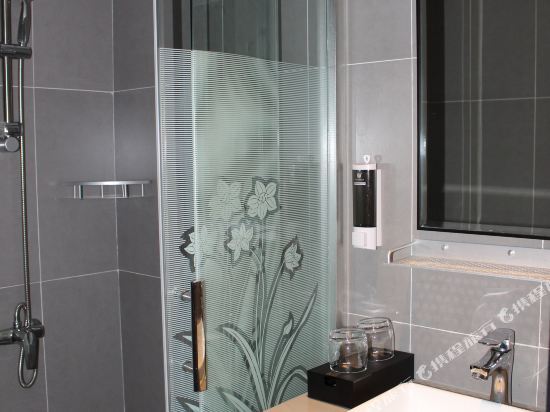 Шанхай: Ease Hotel (Shanghai Siping Road Tongji University)