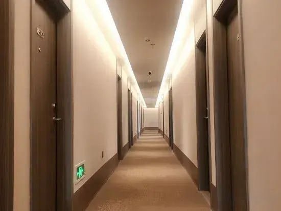 Тяньцзинь: HanTing Hotel (Tianjin Jinnan Development Zone National Exhibition Center)