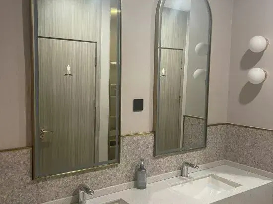 Тяньцзинь: HanTing Hotel (Tianjin Jinnan Development Zone National Exhibition Center)