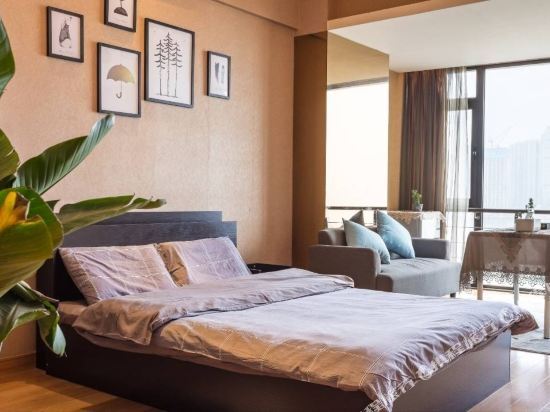 Ухань: Kongbai Zaowu River-view Holiday Hotel