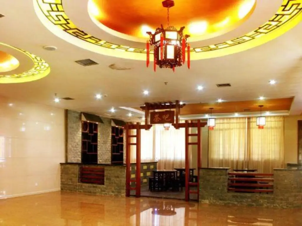 Yaoli Holiday Hotel — фото 1